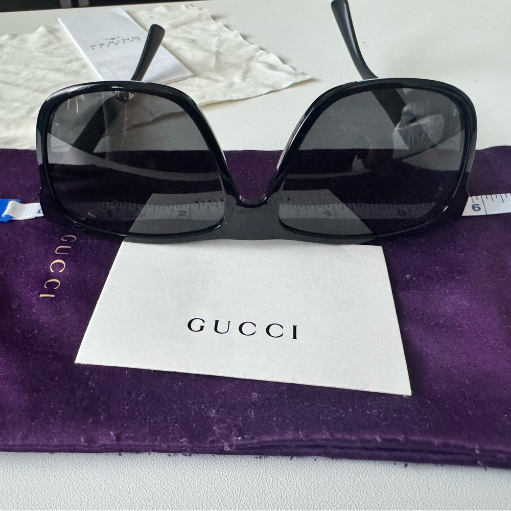 Gucci Dark-Tinted Oversized Sunglasses - Picture 2 of 5